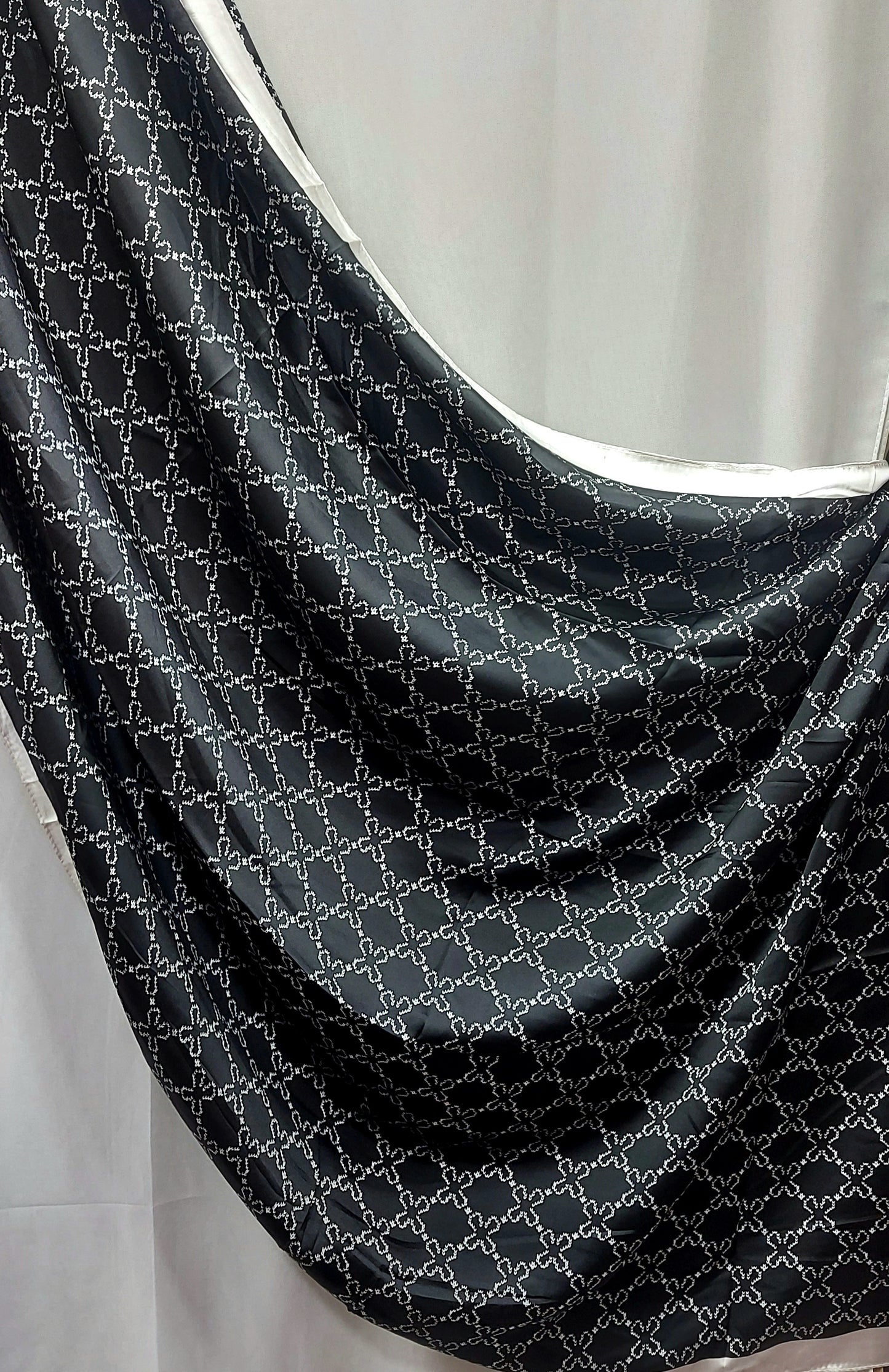Printed Silk-Lattice Black