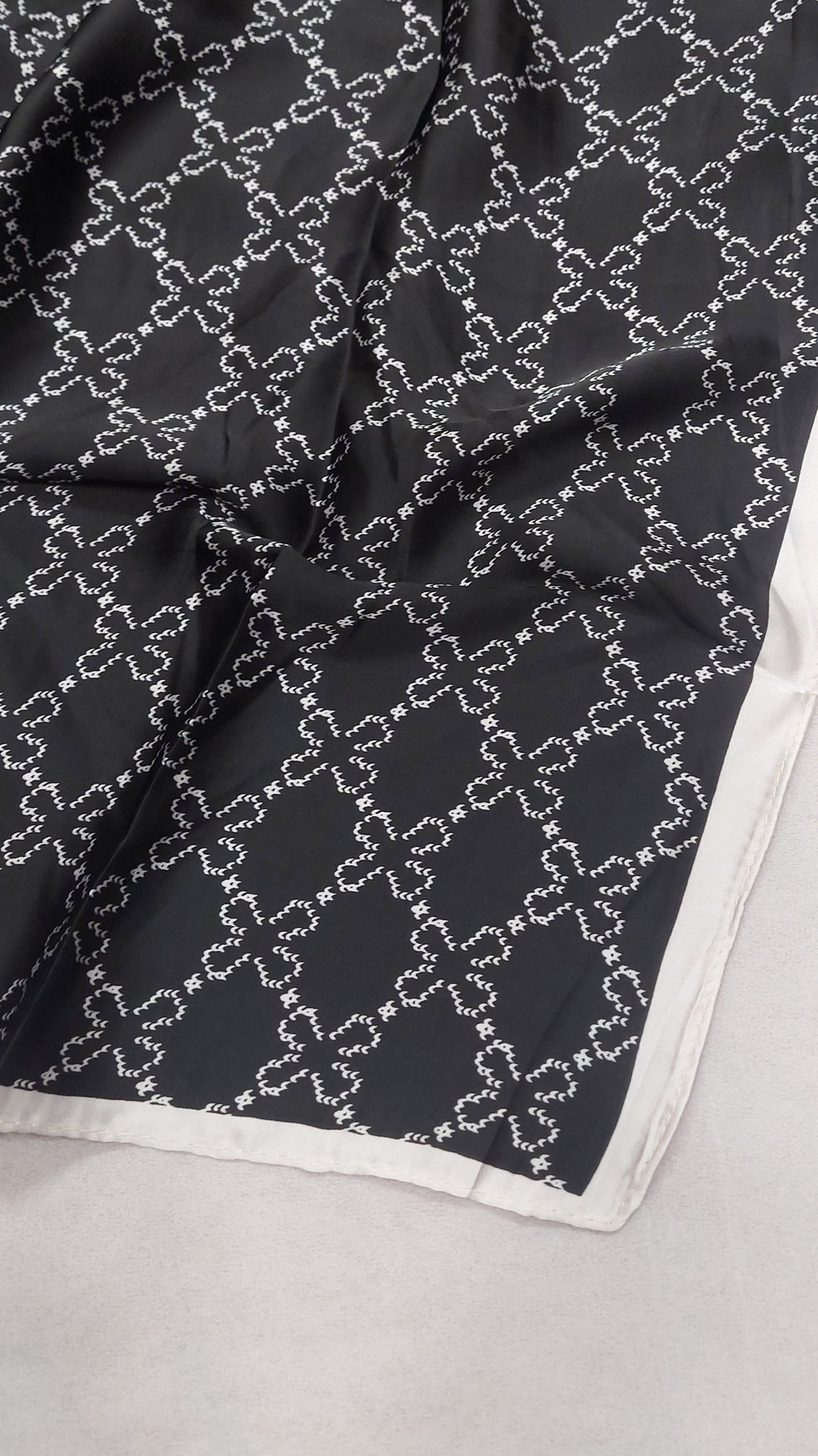 Printed Silk-Lattice Black