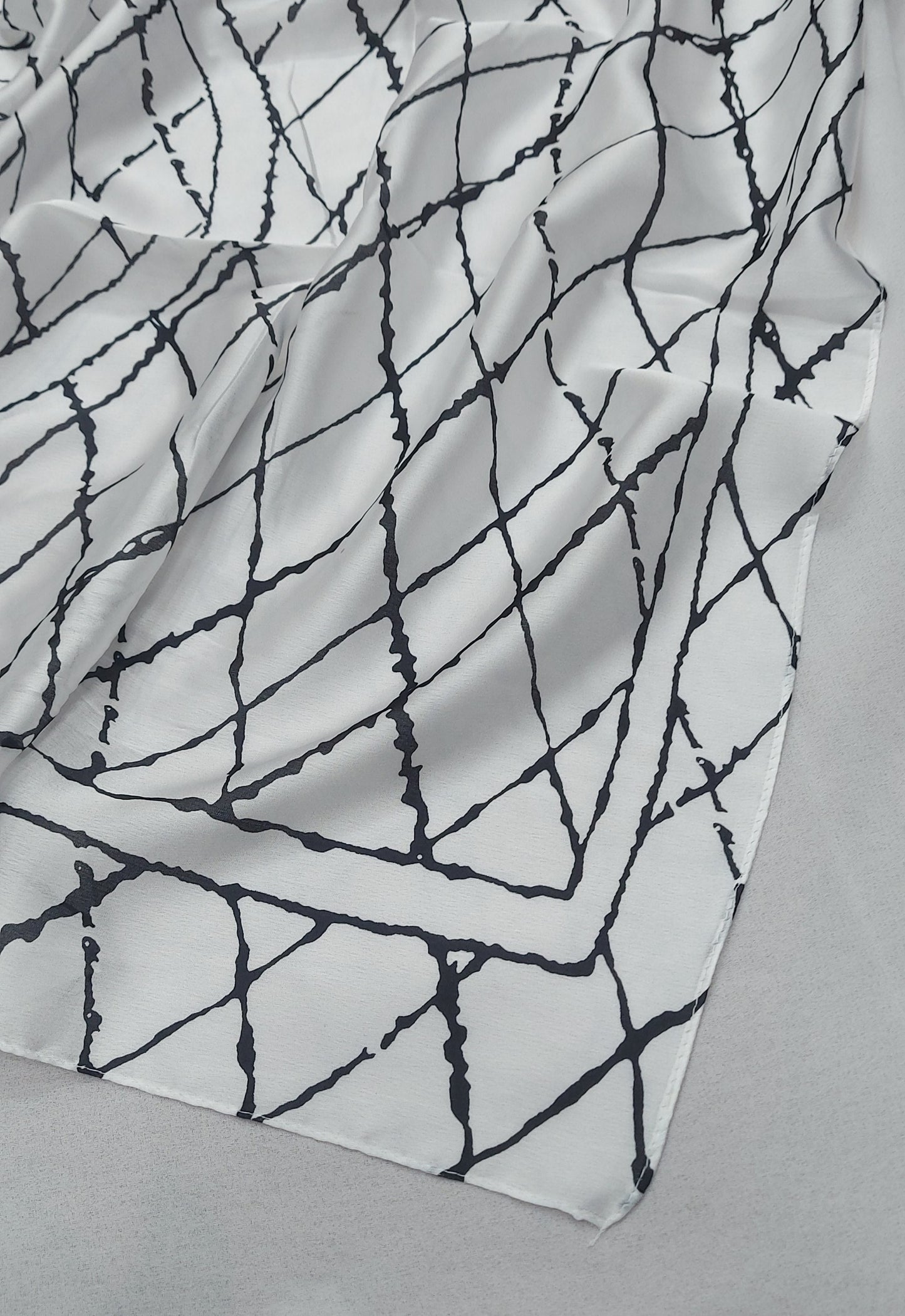 Printed Silk-Grid White